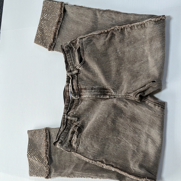 DG2 by Diane Gilman light brown studded cropped jeans. Sz 8 - Picture 3 of 12